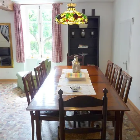 Gite Allier Montaigu-le-Blin Room photo