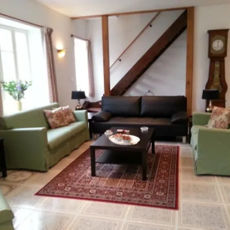 Gite Allier Montaigu-le-Blin Room photo