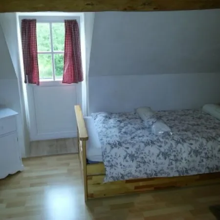 Gite Allier Montaigu-le-Blin Room photo